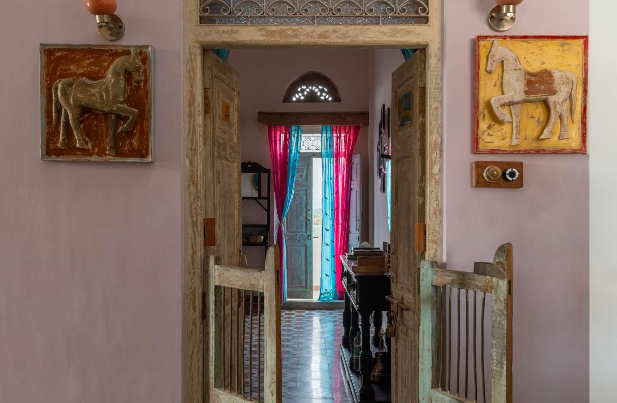 Kol Pol Mohalla Boutique Stay Удайпур Экстерьер фото