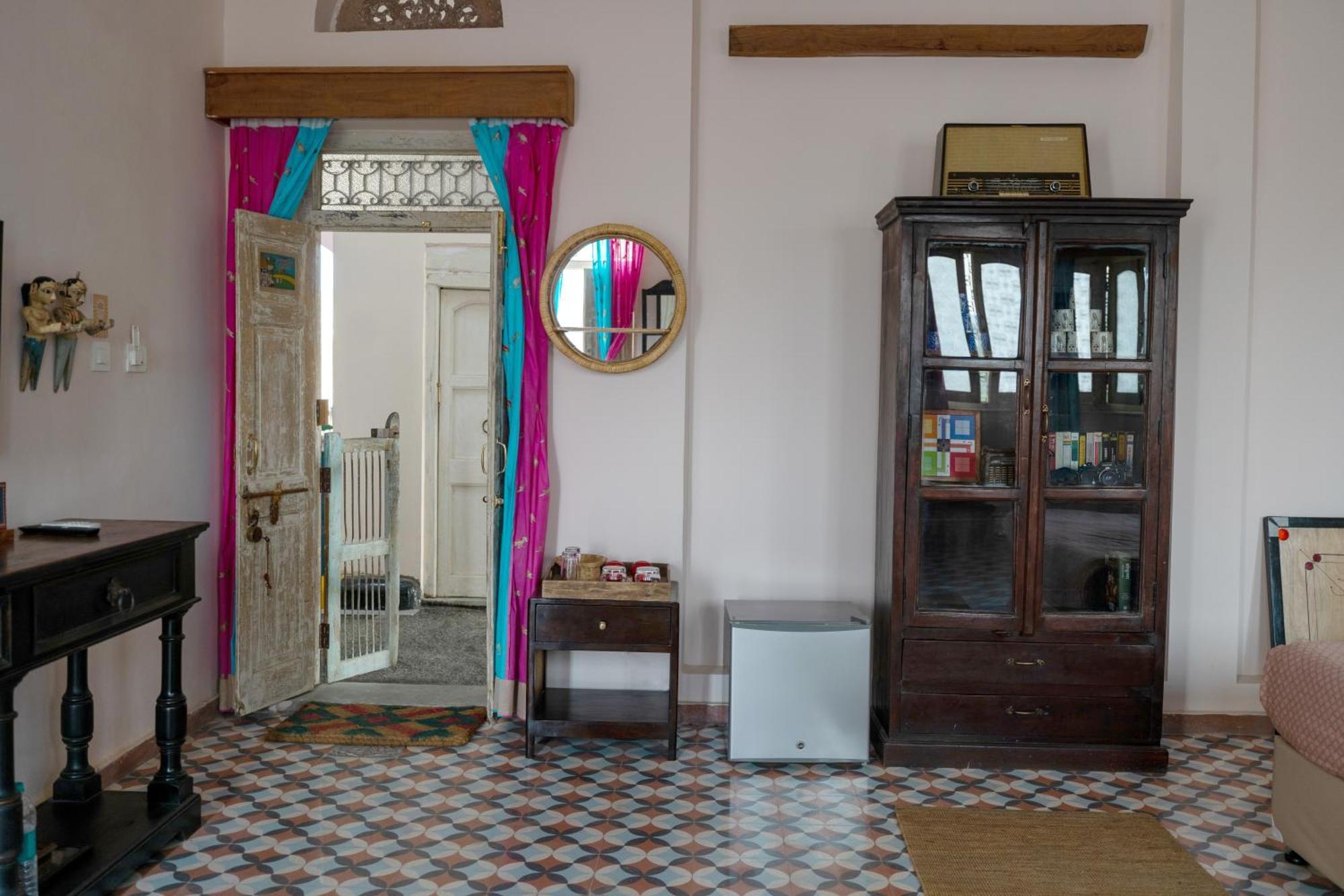 Kol Pol Mohalla Boutique Stay Удайпур Экстерьер фото
